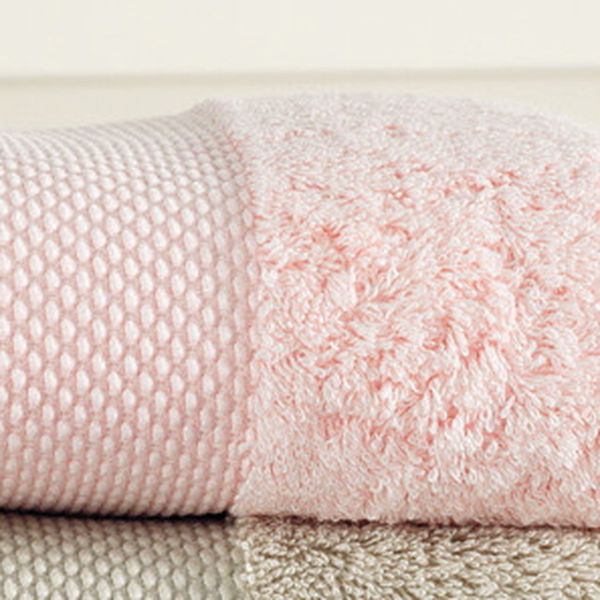 Soft Cotton Darčeková sada malých uterákov DELUXE. Darčekový set malých uterákov DELUXE 32x50 cm z modalového vlákna. Uteráky s vysokou gramážou, u ktorých platí pravidlo, že pojmou až 5x toľko vody, ako sám váži v suchom stave! Krémová