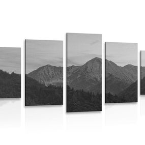 5-dielny obraz hory v čiernobielom prevedení
