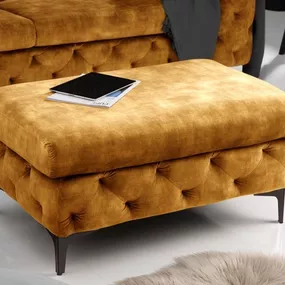 Estila Moderná zamatová taburetka Modern Barock v horčicovej farbe s chesterfield prešívaním 92cm