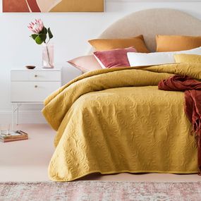 DomTextilu Brilantný žltý prešívaný prehoz na posteľ 240 x 260 cm 40290