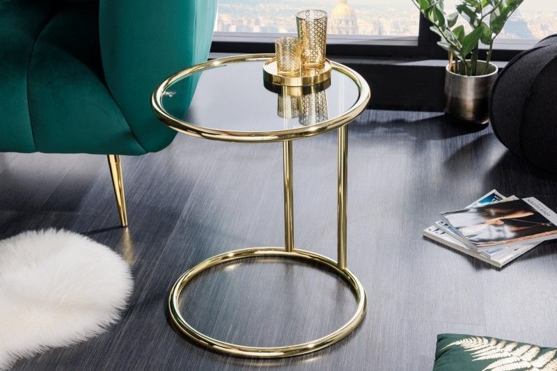 Estila Art deco príručný stolík Gabriell v kovovom zlatom vyhotovení okrúhleho tvaru so sklenenou doskou 55cm