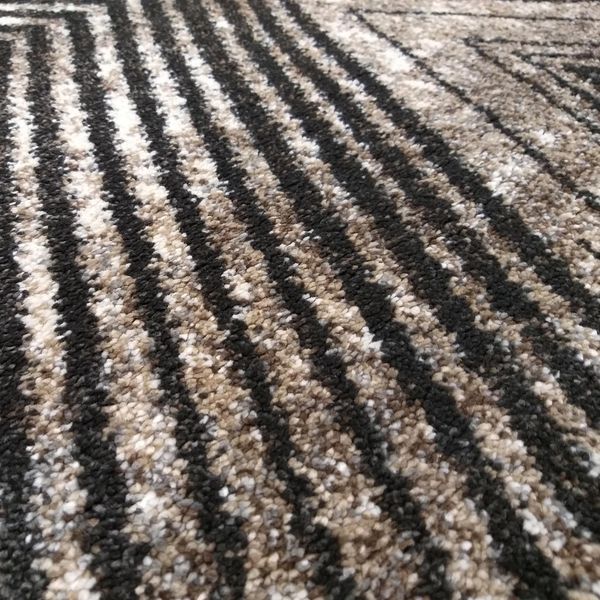 DomTextilu Moderný koberec so zaujímavým geometrickým vzorom opakujúcich sa diagonálnych čiar 44526-208225