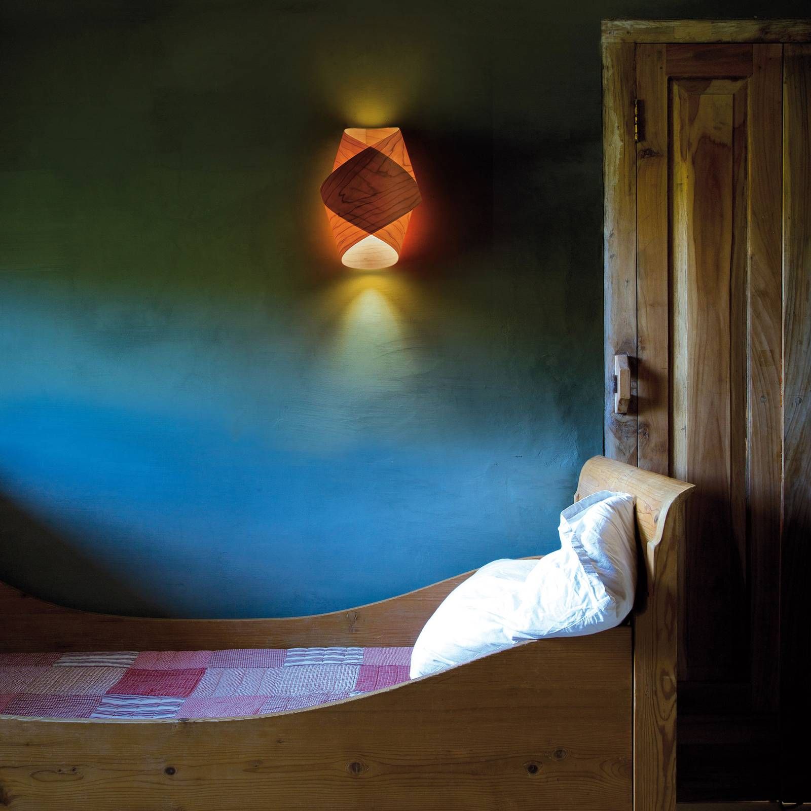 LZF LamPS Orbit nástenné svietidlo čerešňa prírodná, Obývacia izba / jedáleň, drevená dyha, E27, 11W, L: 25 cm, K: 36cm