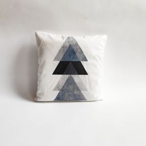 Povlak na vankúš Black, 45 x 45 cm, trojuholník