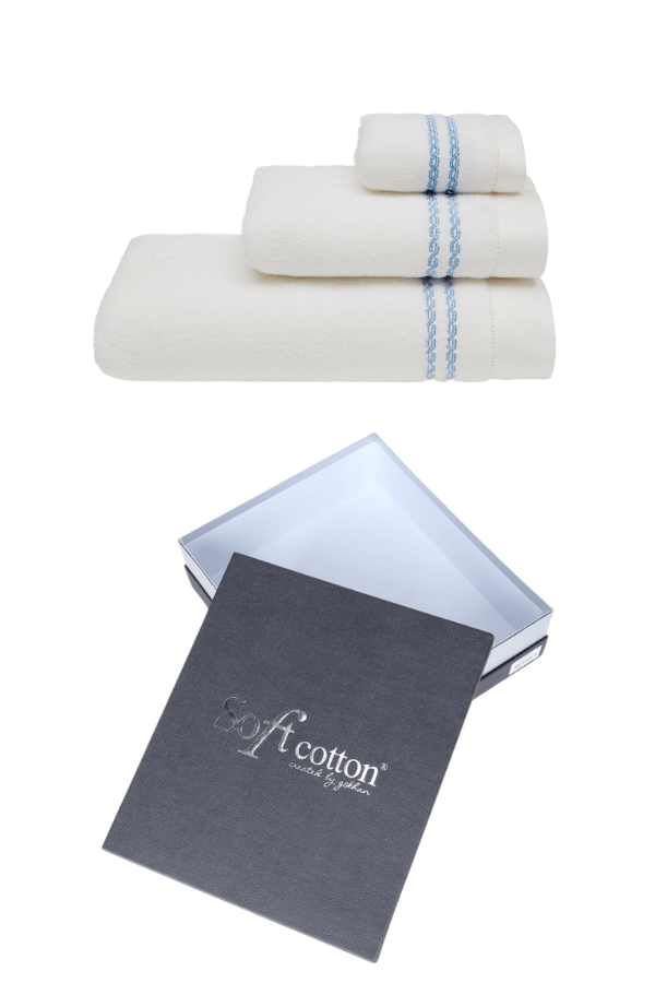 Soft Cotton Darčeková sada uterákov a osušiek CHAINE. Uteráky a osušky s antibakteriálnou ochranou sú vyrobené z česanej 100% MICRO bavlny o gramáži 550 g / m2. Biela / modrá výšivka