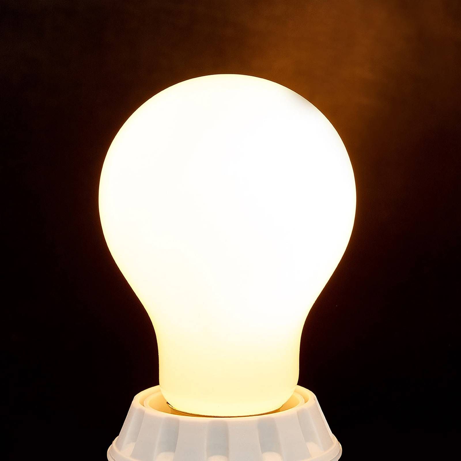 Lindby E27 LED žiarovka 7W, 806 lm, 2 700 K, opál, sklo, E27, 7W, Energialuokka: E, P: 10.5 cm