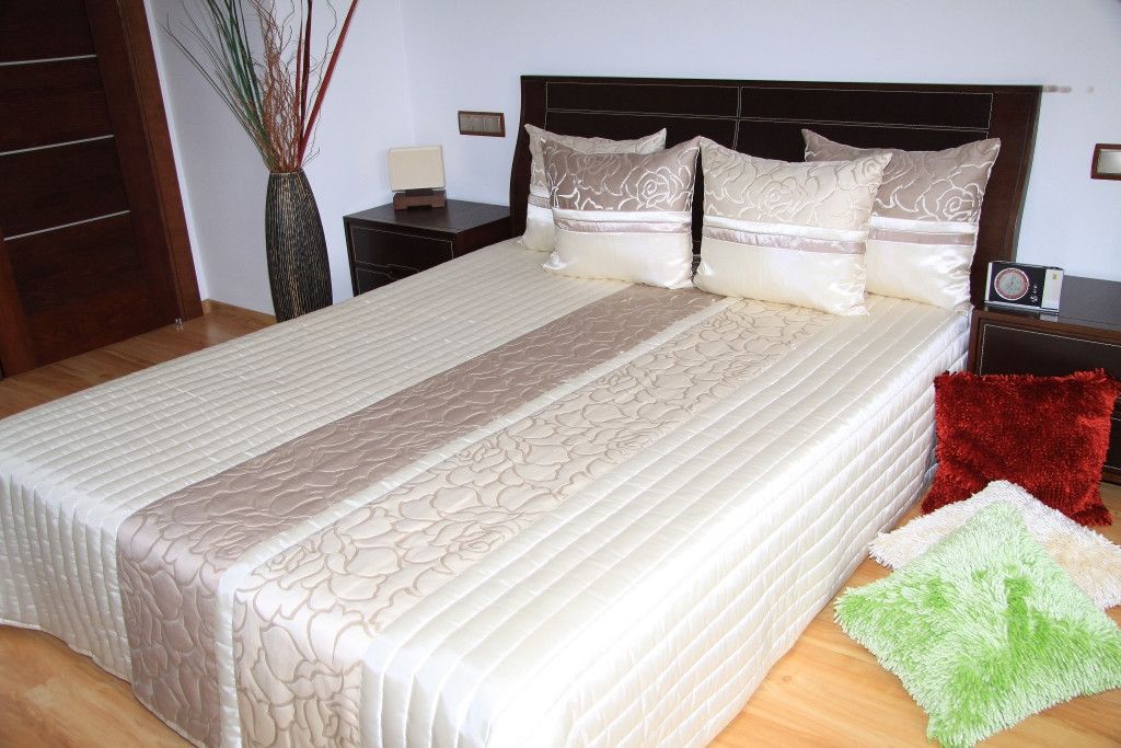 DomTextilu Béžový elegantný prehoz na posteľ Šírka: 260 cm | Dĺžka: 240 cm 59358-237922