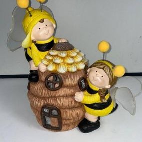 Kinekus Postavička včielky na úli 35x24x44 cm solar MGO