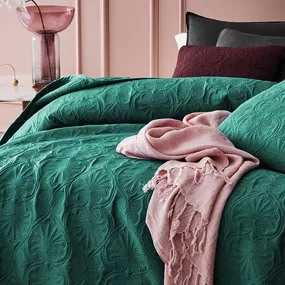 DomTextilu Luxusný tmavo zelený prešívaný prehozna posteľ 240 x 260 cm 40274