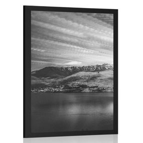 Plagát podvečerné čiernobiele jazero - 40x60 black