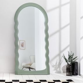 Estila Art deco moderné vysoké zrkadlo Swan s vlnitým rámom v pastelovej zelenej farbe 160cm