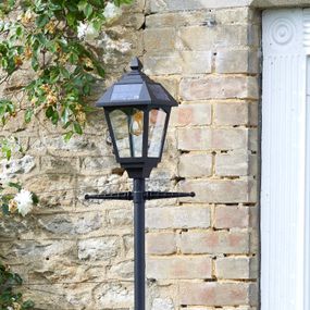 SMART GARDEN Solárne stĺpové LED svietidlo Victoriana 365, kov, plast, sklo, P: 38 cm, L: 18 cm, K: 206cm