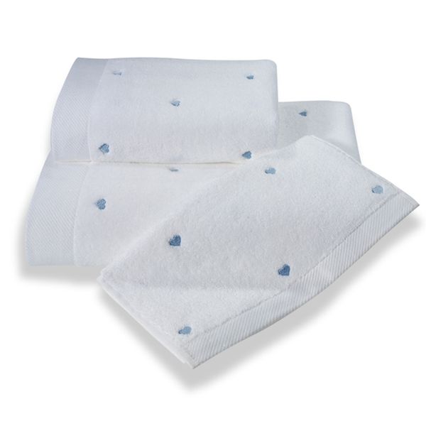 Soft Cotton Malé uteráky MICRO LOVE 30x50 cm. Jemný, napriek tomu pútavý dizajn so srdiečkami z tej najjemnejšej bavlny. Biela / lila srdiečka