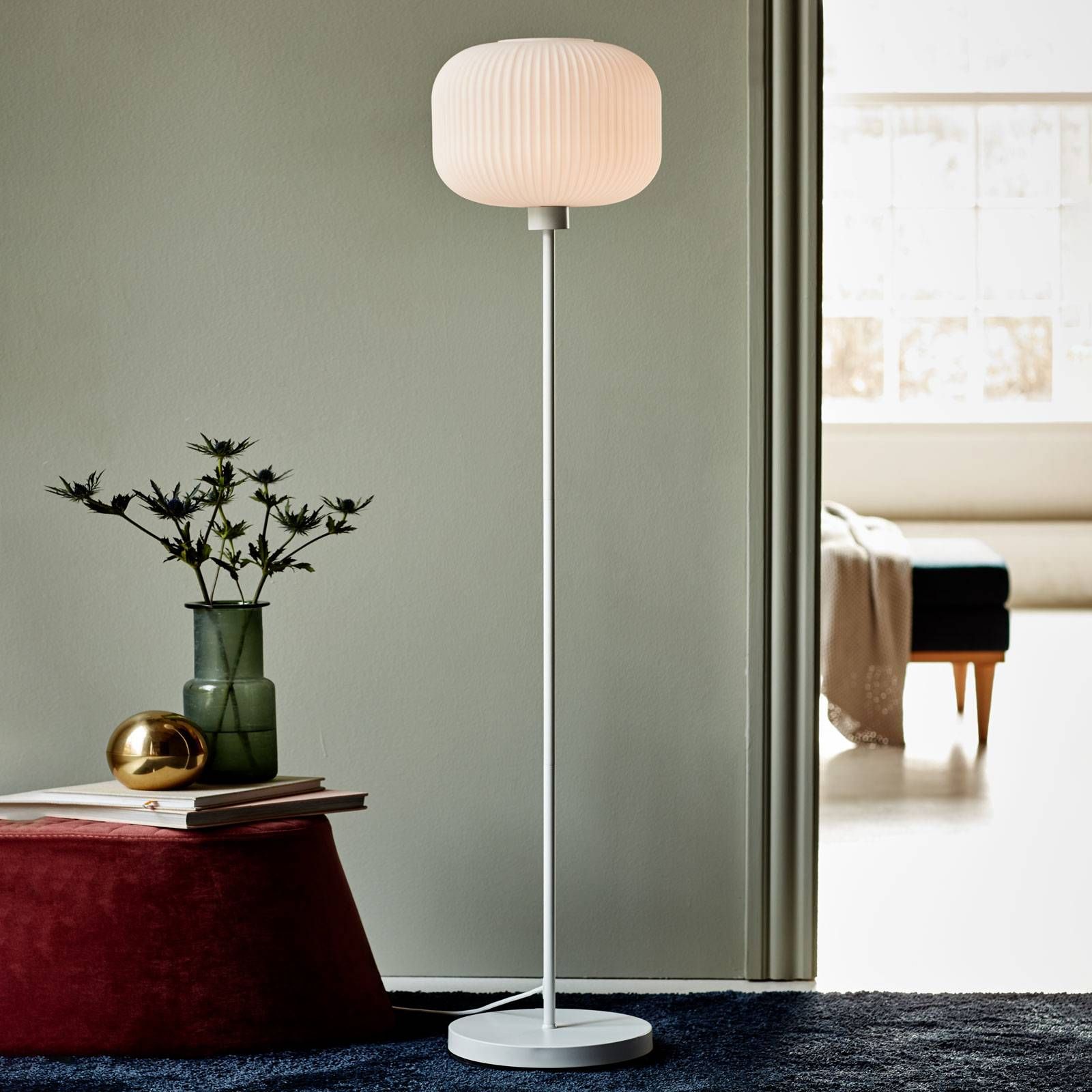 Nordlux Stojaca lampa Milford s bielym tienidlom zo skla, Obývacia izba / jedáleň, sklo, kov, E27, 40W, K: 139.4cm