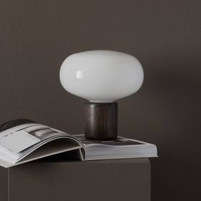 New Works Karl-Johan stolová lampa, dub, Obývacia izba / jedáleň, údený dub, opálové sklo, E14, 7W, K: 23.5cm