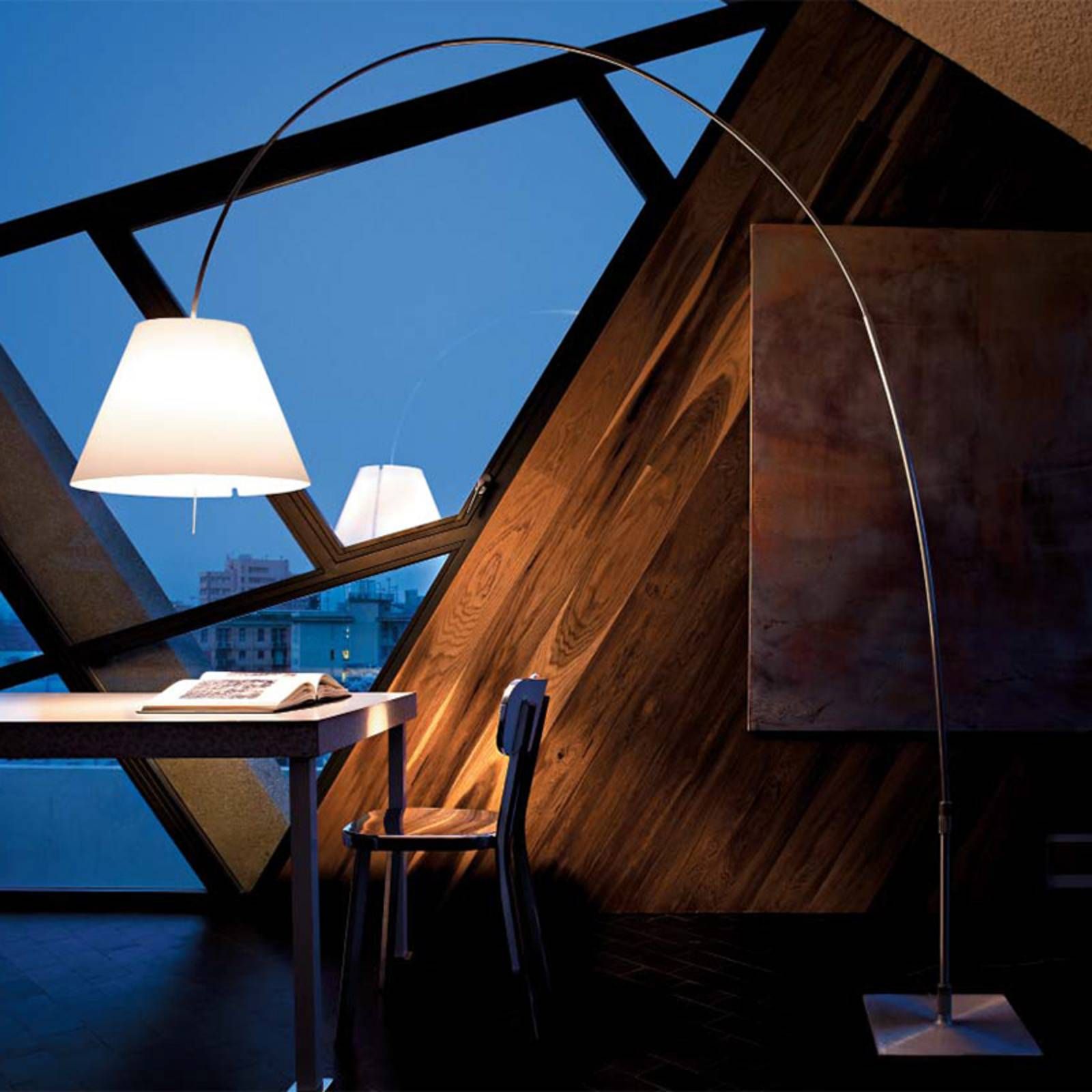 Luceplan Lady Costanza – oblúková lampa, Obývacia izba / jedáleň, hliník, polykarbonát, E27, 105W, K: 250cm