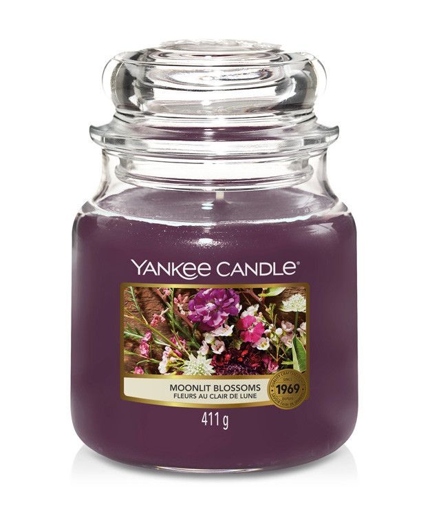 Vonná sviečka Yankee Candle stredná Moonlit blossoms