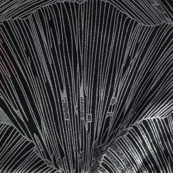 DomTextilu Elegantný zamatový stredový obrus v čiernej farbe s krásnym vzorom 53864-233369 Čierna