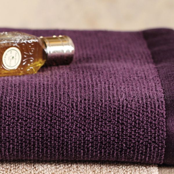 Soft Cotton Osuška LORD 85x150 cm. Froté osušky LORD zo 100% česanej bavlny zaručujú najlepšiu jemnosť a stálosť vo Vašej kúpeľni. Tmavo fialová