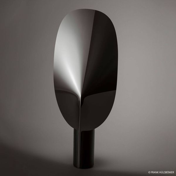 FLOS Serena stmievateľná stolná LED lampa čierna, Obývacia izba / jedáleň, hliník, polykarbonát, 13W, L: 26.8 cm, K: 63.4cm