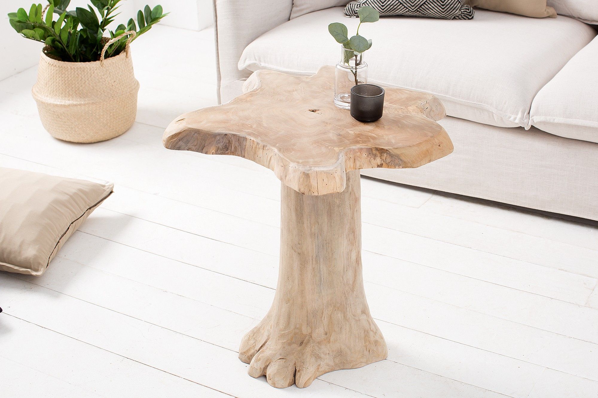 Estila Dizajnový príručný stolík Teak Root 60cm