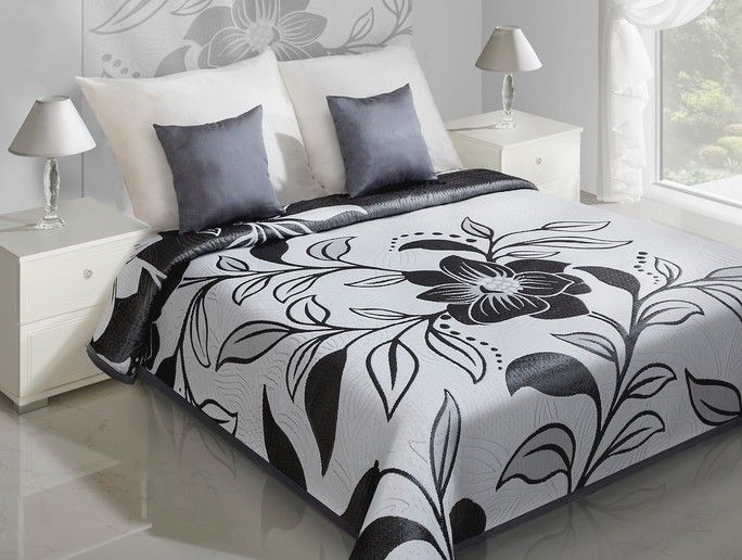 DomTextilu Čierna obojstranná prikrývka na posteľ so vzorom kvetu Šírka: 170 cm | Dĺžka: 210 cm 7262-35259