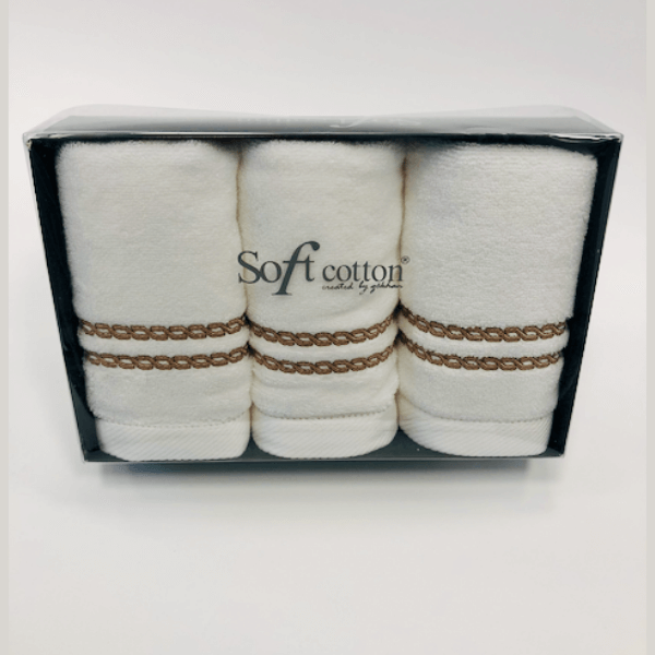 Soft Cotton 3x malý uterák CHAINE 30x50 cm. Malý froté uterák MICRO COTTON 32x50 cm z micro bavlny je zárukou najvyššej kvality. Vlákna majú vyššiu absorpciu a udržujú farebnú stálosť. Biela / ružová výšivka