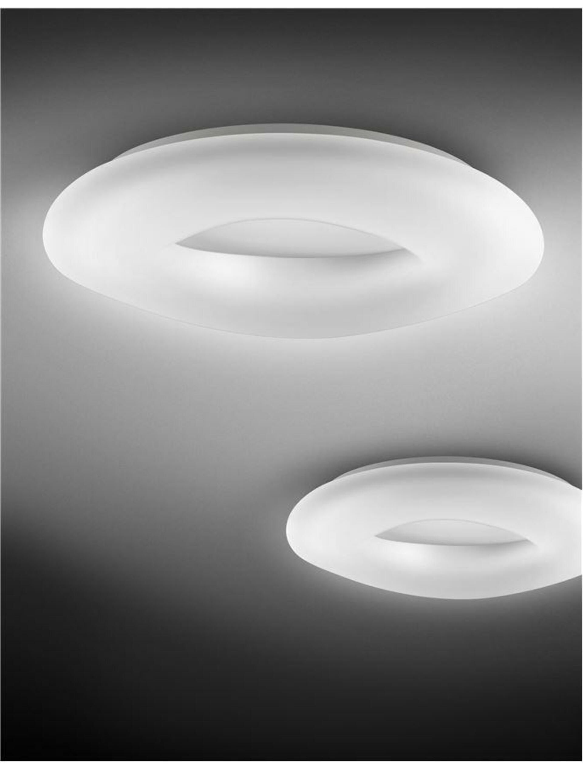 Nova Luce Stropní LED svítidlo Cia s nepravidelným tvarem a solidním výkonem - 38 W LED, 2280 lm, pr. 450 x 95 mm NV 9106241