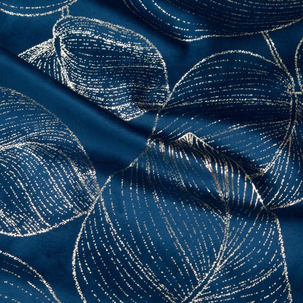 DomTextilu Zamatový stredový obrus s lesklou potlačou listov modrej farby 68664-244371 Modrá