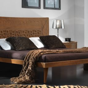 Estila Masívna manželská posteľ Varietty z hnedého dreva s obdĺžnikovým čelom s vyrezávaným dekorom na nožičkách 160x200cm