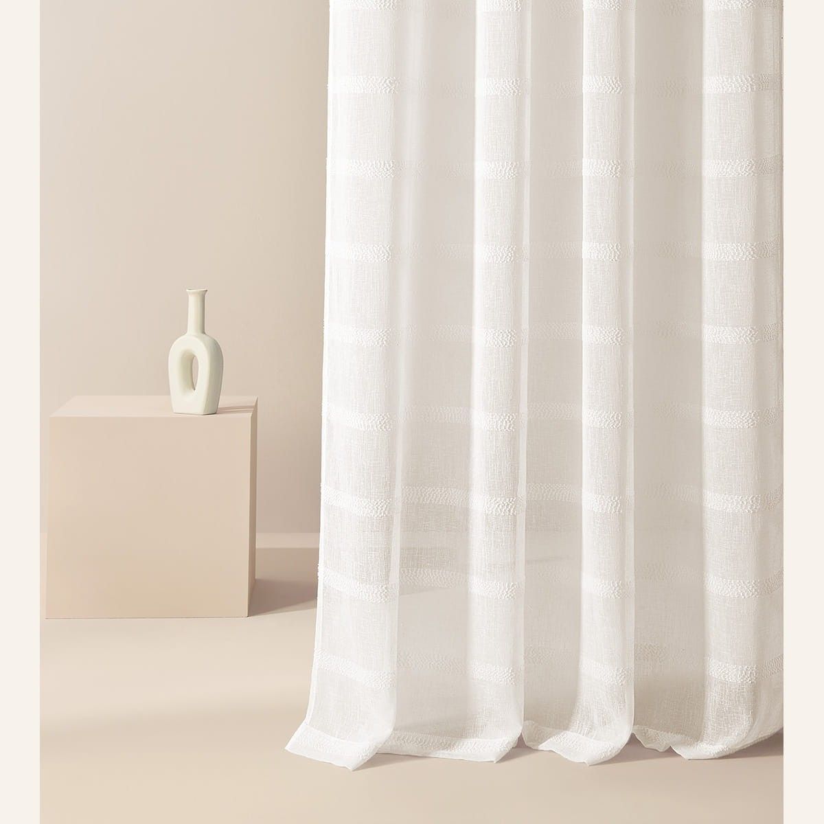 Jemne krémová záclona Maura so zavesením na pásku 140 x 260 cm